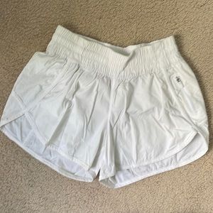 Lululemon tracker short white womens US size 6